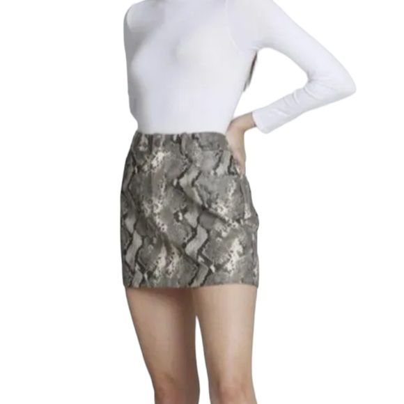 Vigoss NWT snake skin skirt faux leather S - Picture 3 of 6